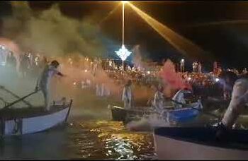Santo Spirito, Pescatori Si Tuffano Dai Pescherecci In Onore Della Madonna: Si Rinnova Il Rito In Mare – Video