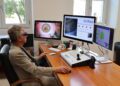 Il Prof Alessio Al Controllo Remoto Dell'intervento (1)