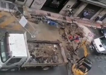 Bari, Guasto Alla Condotta Aqp: Chiuso Isolato Di Via Dante. Ai Condomini Sacche Di Acqua Da 5 Litri – Video