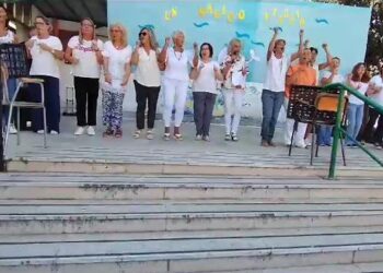 Bari, Le Maestre Cantano La Cover Di ‘italodisco’. Primo Giorno Di Scuola: L’accoglienza è Speciale – Video