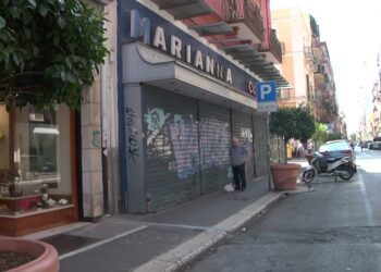 Bari, Via Manzoni Scalda I Motori Per Natale: “presepi In Vetrina E Un Murale Dedicato A Sandro Ambrosi” – Video