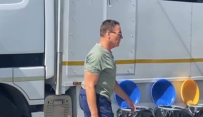 Van Damme Mola