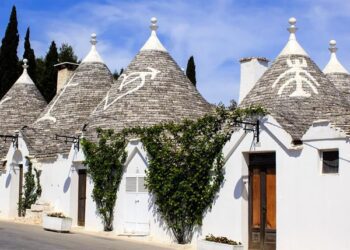 Trulli Alberobello Shutterstock 381611605
