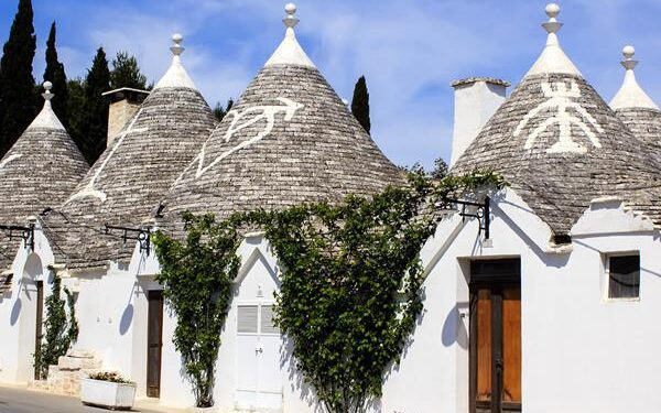 Trulli Alberobello Shutterstock 381611605