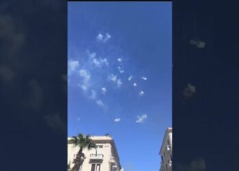 Bari, A Madonnella Fuochi D’artificio Davanti Alla Chiesa Per Un Battesimo: “strada Bloccata In Pieno Giorno. Indecente” – Video