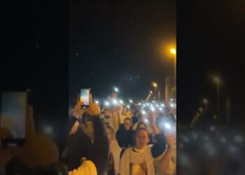 Bari, Al San Paolo Centinaia Di Ragazzi Organizzano Una Fiaccolata Per Domenico: “vive Con Noi” – Video