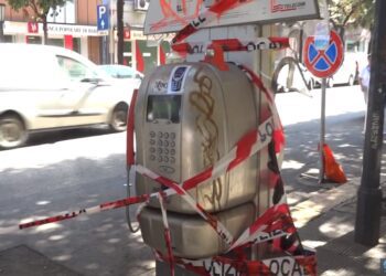 Cabina Telefonica Rotta