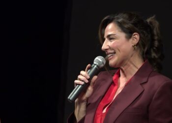 Luisa Ranieri Riceve Le Chiavi Della Città Di Bari: “qui Mi Sento A Casa. Vi Amo” – Video