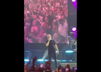 Tutti Pazzi Per Gigi D’alessio, Fan In Delirio E Palaflorio Di Bari Tutto Esaurito – Video