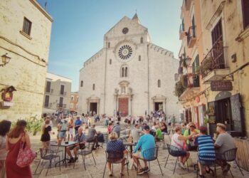 Turisti Bari Vecchia
