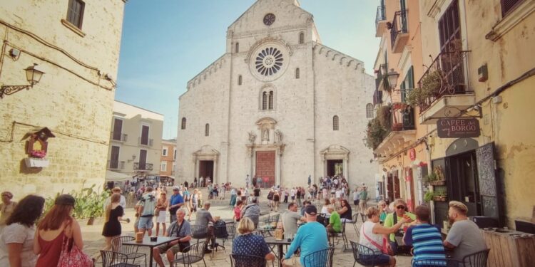 Turisti Bari Vecchia