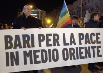 Bari, La Marcia Per La Pace In Medio Oriente. Il Vescovo Satriano: “la Guerra Calpesta La Verità E Gli Uomini”