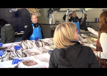 Il Natale A Tavola Dei Baresi A Caccia Di Pesce Fresco: “non Possono Mancare Anguilla E Frutti Di Mare” – Video