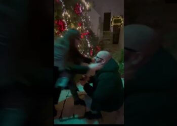 Locorotondo, La Proposta Di Matrimonio è Tra I Vicoli Addobbati Per Natale