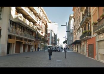 Palo Della Luce Caduto In Via Sparano, Decaro: “corroso Dall’urina Dei Cani. Li Stiamo Controllando Tutti” – Video