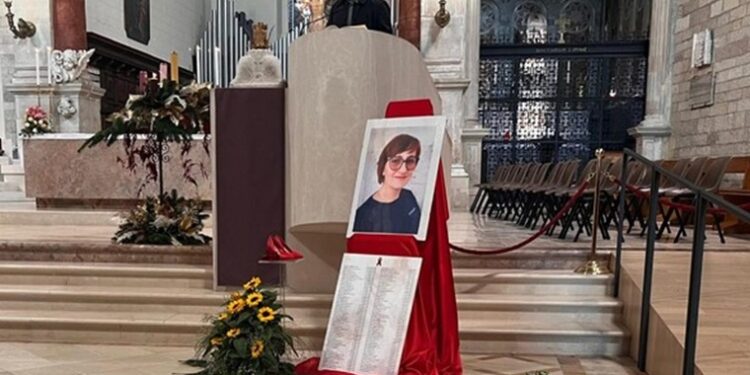 Scarpe Rosse Funerale