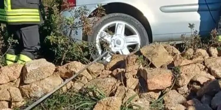 Auto Contro Muretto (1)