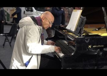 Il Viceministro Sisto Al Pianoforte Per Beneficenza: “elezioni? Le Suoneremo Anche Alla Sinistra” – Video