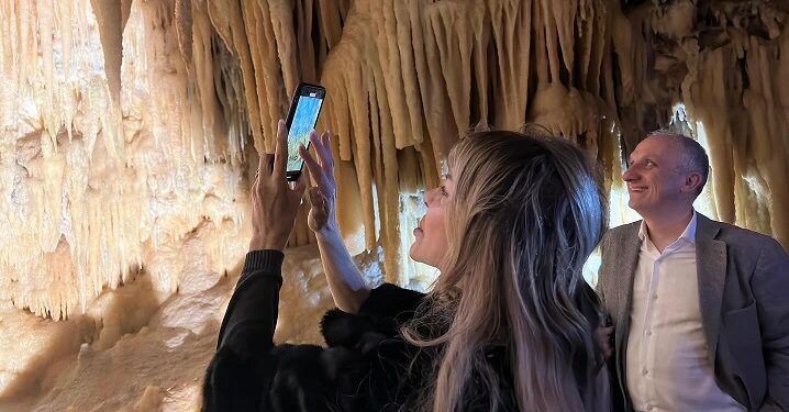 Alba Parietti Grotte