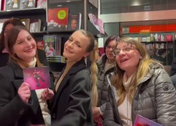 Bagno Di Folla Per Maninni Da La Feltrinelli, Il Cantante Pugliese A Bari Dopo Sanremo – Video