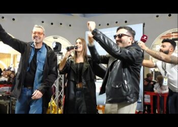 Clara Soccini Sbarca In Puglia, Fan In Delirio Per Il Firmacopie A Taranto Dopo Sanremo – Video