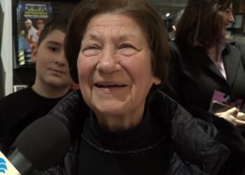 Maninni Torna A Bari, Fan In Coda Alla Feltrinelli. E Ci Sono Anche La Mamma E La Nonna – Video