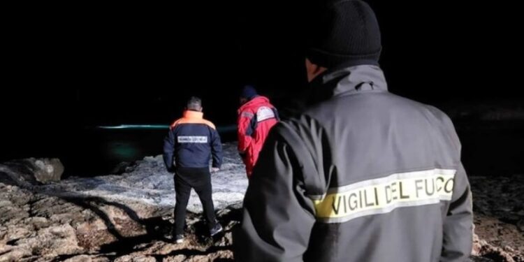 Vigili Del Fuoco Ricerche In Mare Notte