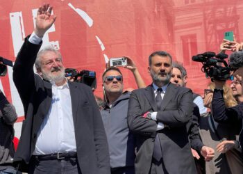 Decaro Emiliano Piazza Ferrarese Manifestazione
