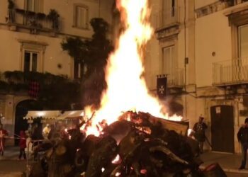 Dalle Zeppole Al Pane, Le Tradizioni Di San Giuseppe A Bari: “un Tempo Ogni Zona Aveva I Suoi Falò Per Bruciare Le Cose Vecchie” – Video
