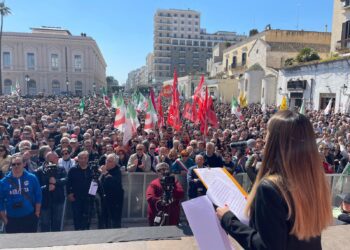 Manifestazione Decaro Piazza Del Ferrarese1