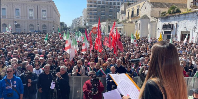 Manifestazione Decaro Piazza Del Ferrarese1