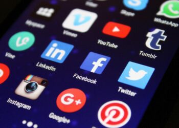 Social Facebook Twitter Instagram