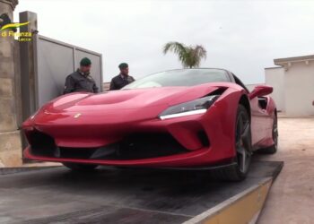 Auto Extralusso Di Contrabbando, Due Denunce: Sequestrate Una Ferrari E Un’audi Q8 – Video