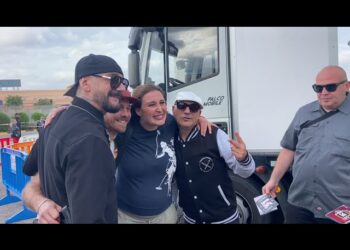 Casamassima, gli Articolo 31 presentano il nuovo album ‘Protomaranza’: selfie con grandi e piccoli fan – VIDEO