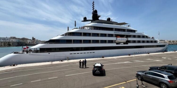 Yacht