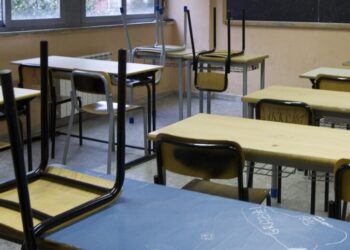 Banchi Di Scuola