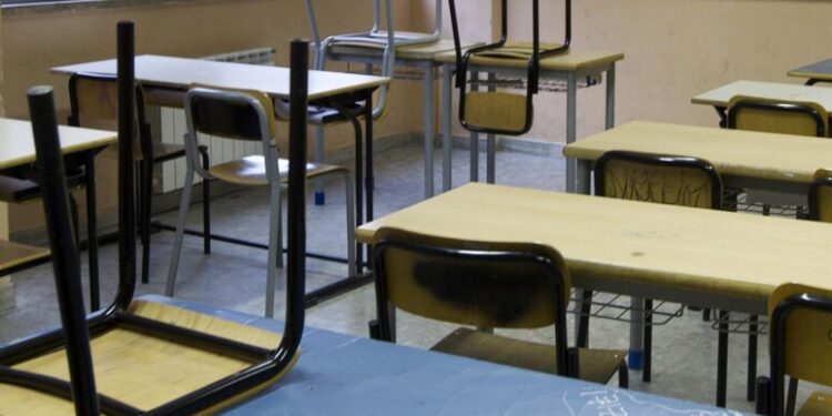 Banchi Di Scuola