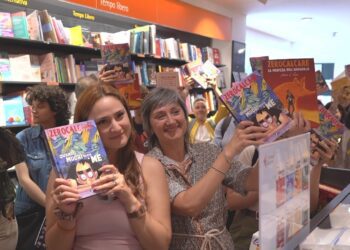 Tutti In Fila Per Il ‘disegnetto’, Zerocalcare A Bari Per Il Firmacopie E Il Talk Con I Suoi Fan – Video