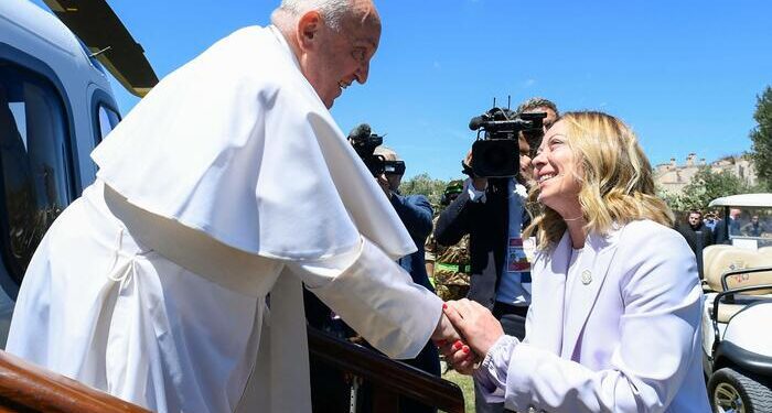 ++ Il Papa Arrivato Al G7, Accolto Da Meloni ++