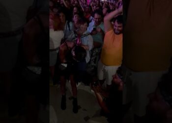 Vasco A Bari, Non Solo Topless Su ‘rewind’: Parte La Canzone E Scatta La Proposta Di Matrimonio – Video