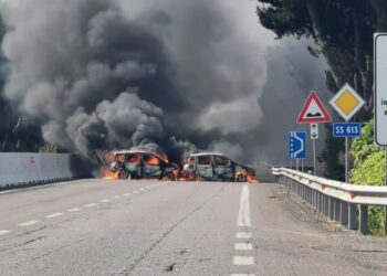 Auto In Fiamme