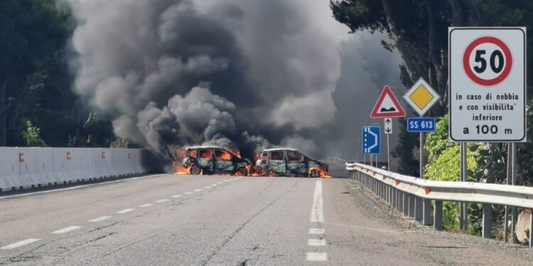 Auto In Fiamme