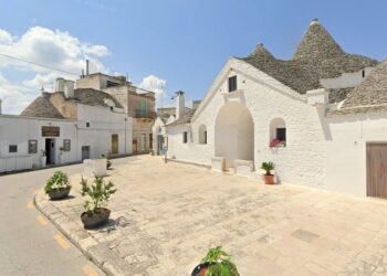 Piazza Sacramento Alberobello