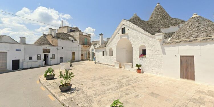 Piazza Sacramento Alberobello
