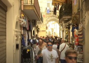 Turisti Bari Vecchia