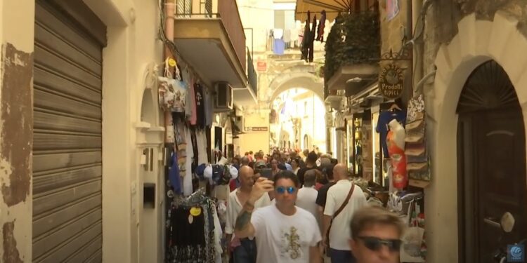 Turisti Bari Vecchia