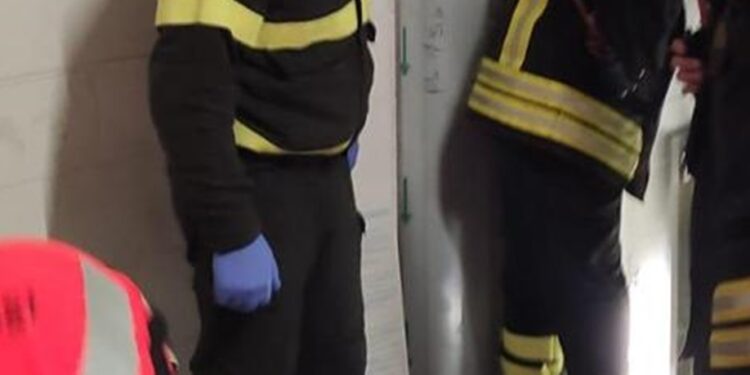 Vigili Del Fuoco Ascensore Palazzo