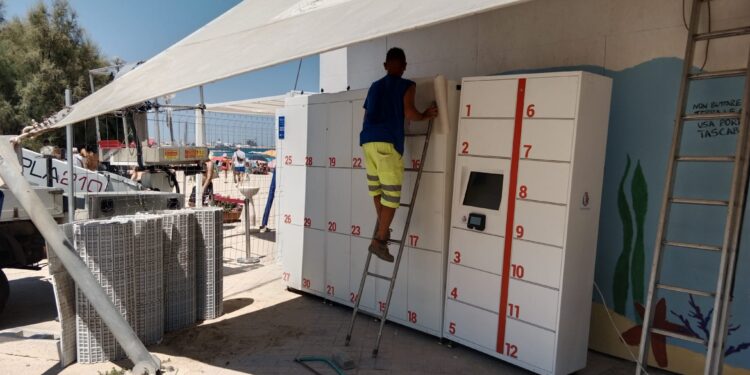 12 08 24 Installate Altre 30 Cassette Portavalori Gratuite Sulla Spiaggia Di Pane E Pomodoro