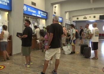 Bari, al porto più di 10mila passeggeri al giorno nella settimana di Ferragosto. E i crocieristi apprezzano la città – VIDEO