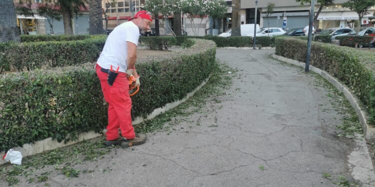 6 8 24 Task Force Piazze Anti Degrado Questa Mattina I Primi Interventi In Piazza Moro.2